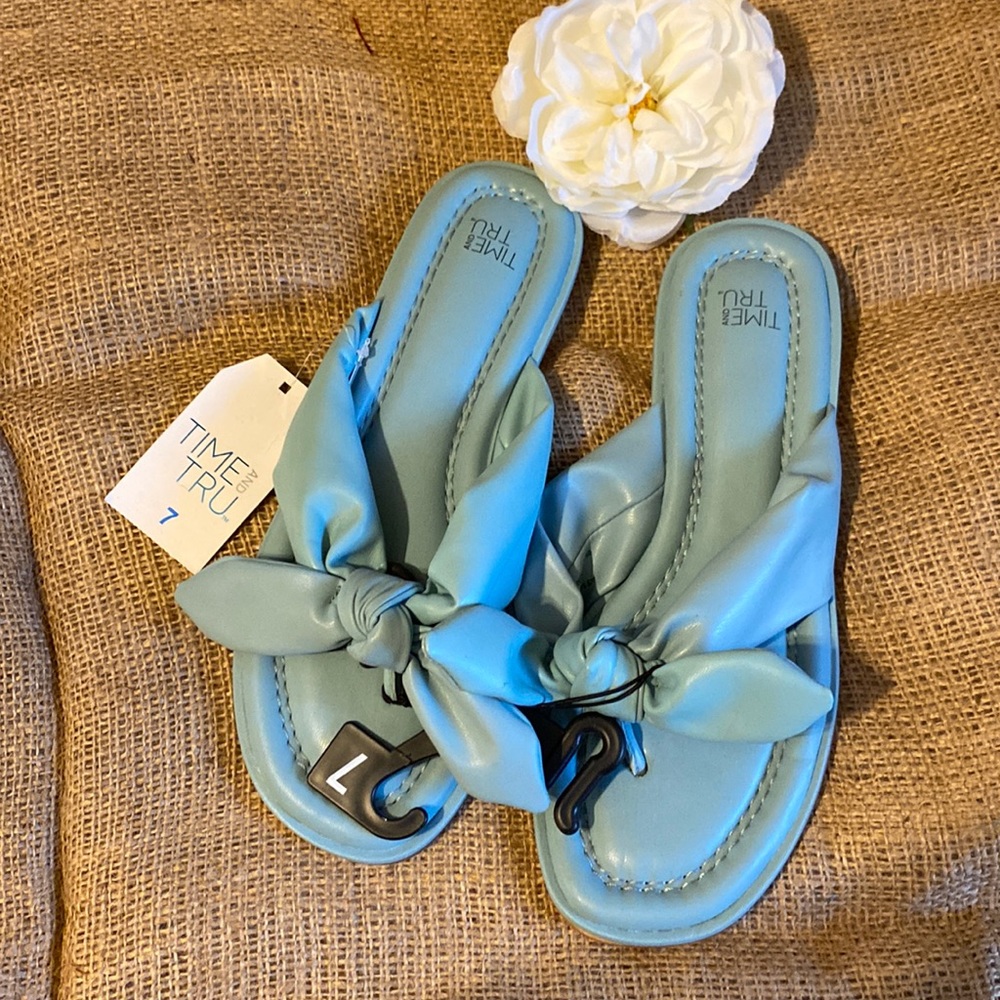 6/$20 NWT Time and Tru Memory Foam Teal Flip Flop's NWT Size 7